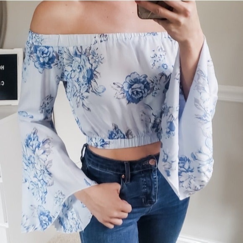 Seek The Label LF Cropped Floral Bell Sleeves Top Revolve XS